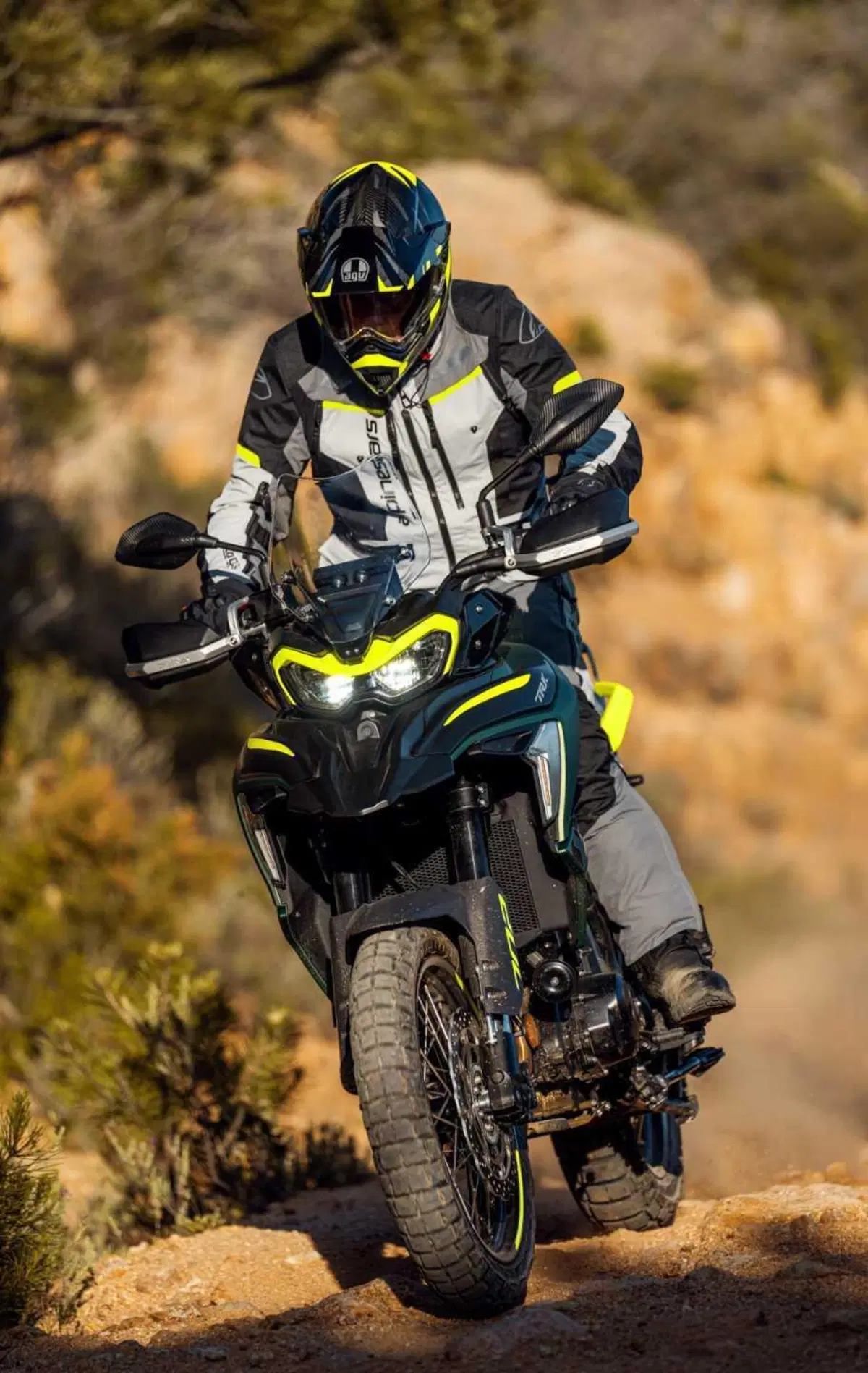 Benelli TRK 702 e 702X, arrivano sul mercato! Prezzo e gallery (15)