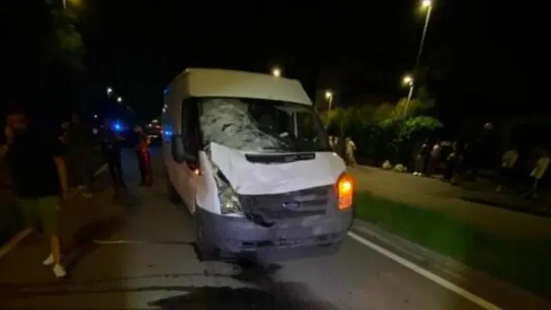 Tragedia a Milano. Ubriaco su un furgone e senza patente travolge due ragazzi in bicicletta: uno dei due non ce l'ha fatta
