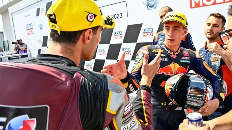 MotoGP 2023. Pedro Acosta stuzzica Tony Arbolino: "Nessuno si sarebbe aspettato che fosse davanti", l&rsquo;italiano risponde