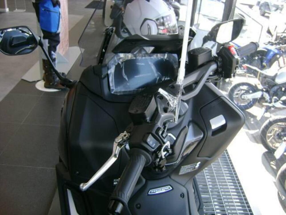 Yamaha T-Max 560 Tech Max (2022 - 24) (5)