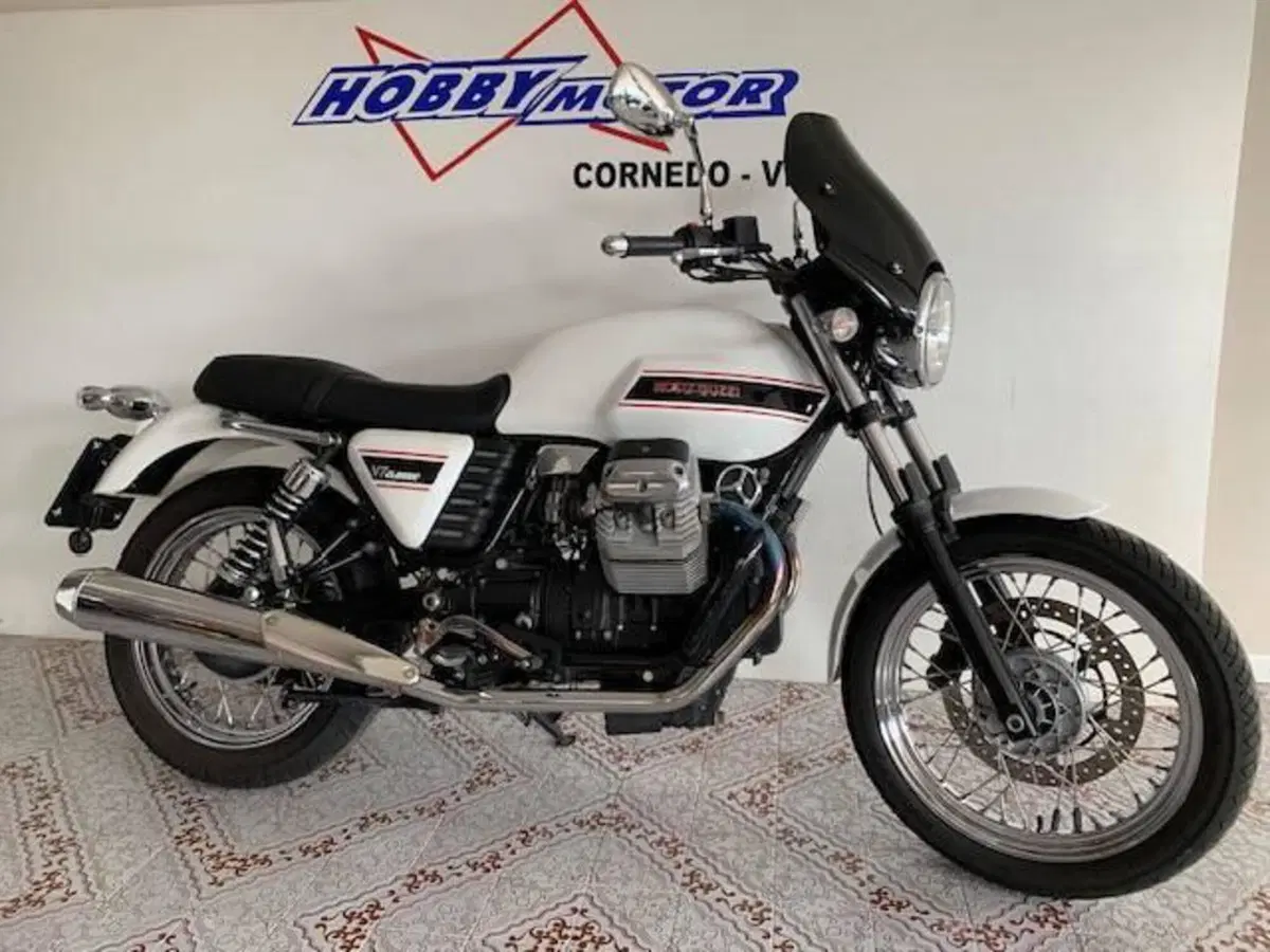 Moto Guzzi V7 Classic (2008 - 12) (2)