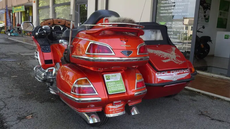 Honda GL 1800 Gold Wing (2000 - 05) (6)