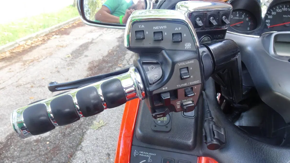Honda GL 1800 Gold Wing (2000 - 05) (20)