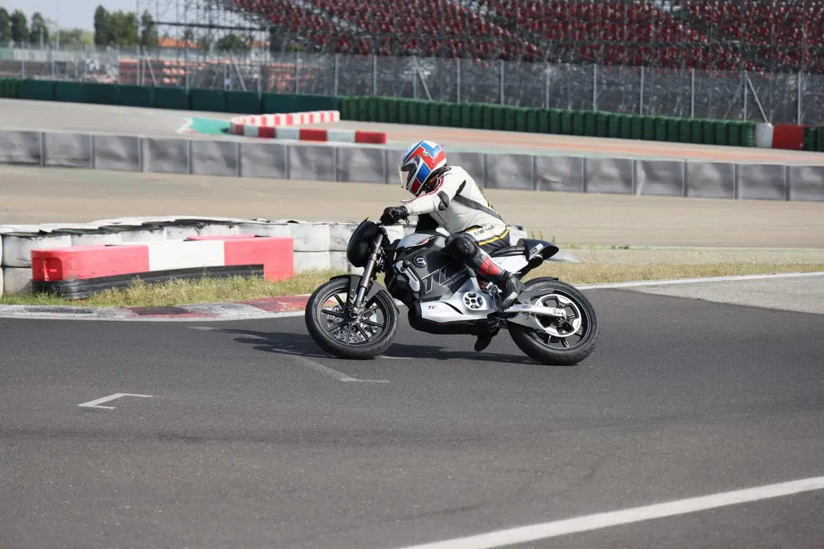 ProDay 2023: che esperienza a Misano con Jorge Lorenzo, Capirossi, Pirro e molti altri piloti! [VIDEO]  (80)