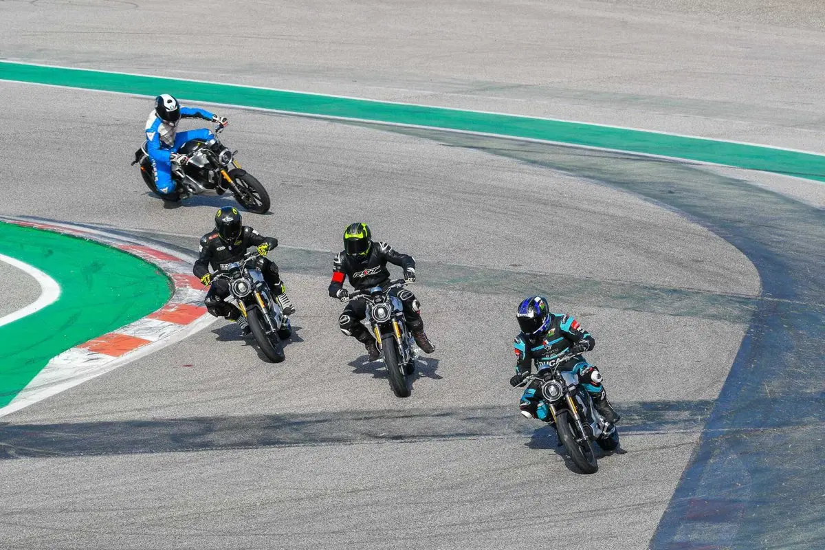 ProDay 2023: che esperienza a Misano con Jorge Lorenzo, Capirossi, Pirro e molti altri piloti! [VIDEO]  (110)