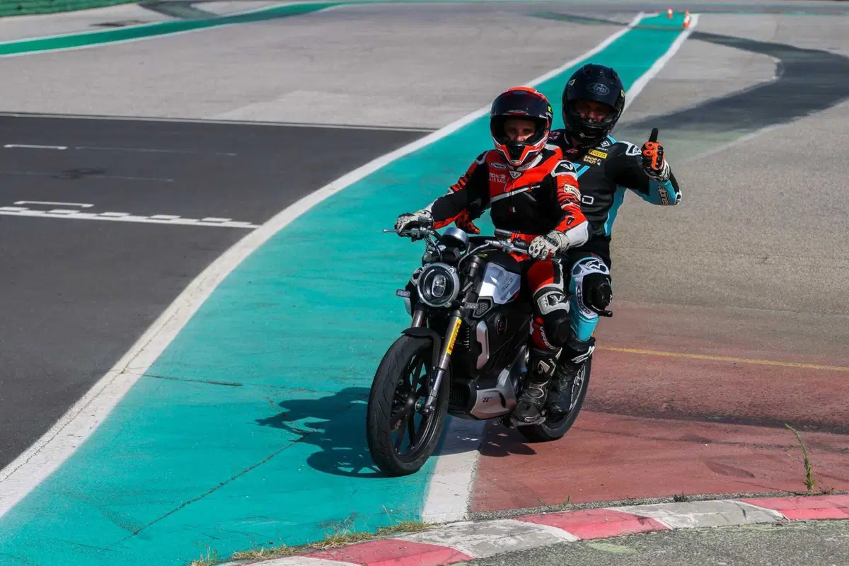 ProDay 2023: che esperienza a Misano con Jorge Lorenzo, Capirossi, Pirro e molti altri piloti! [VIDEO]  (379)