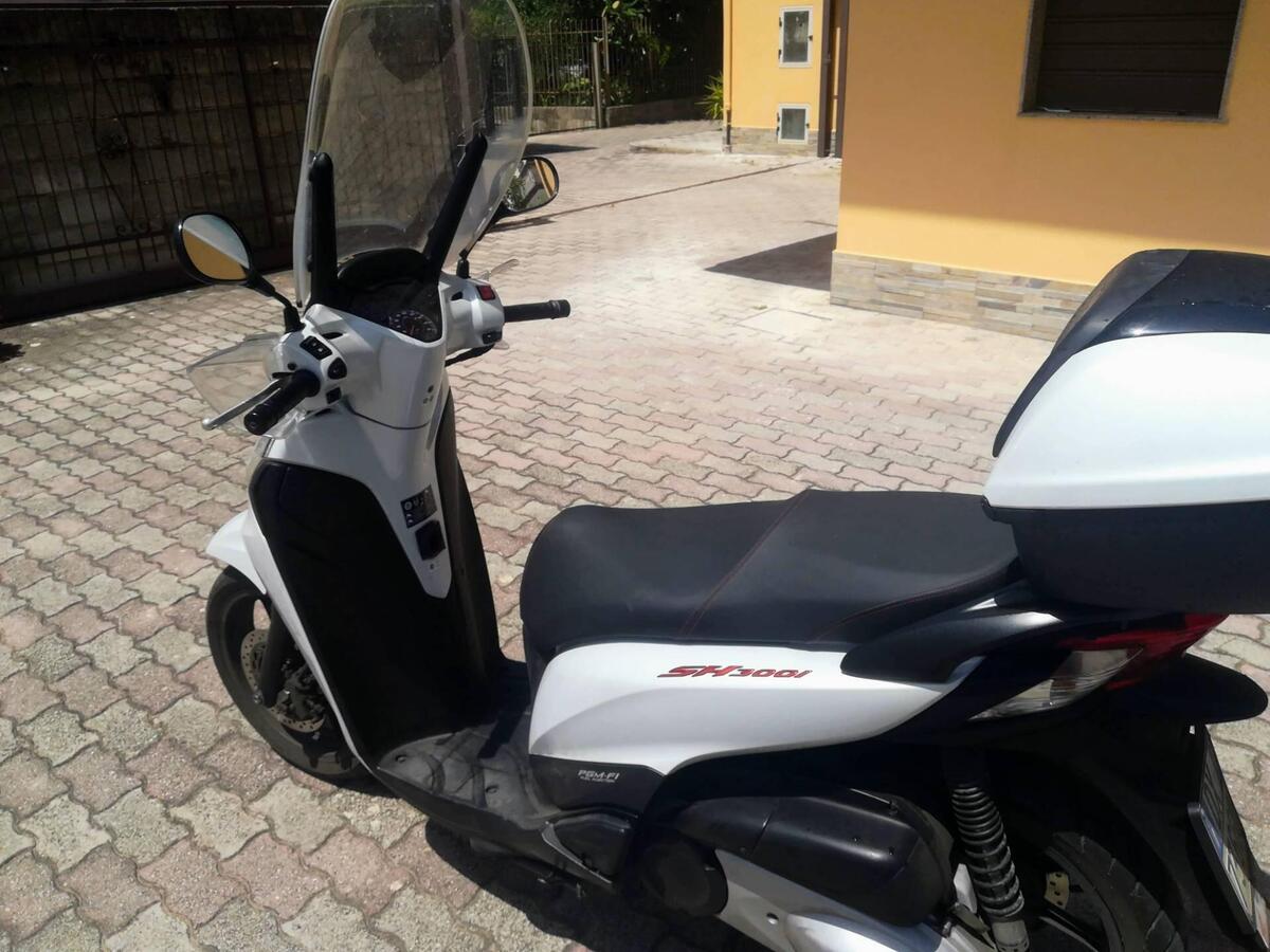 Honda SH 300 i (2011 - 14), prezzo e scheda tecnica 