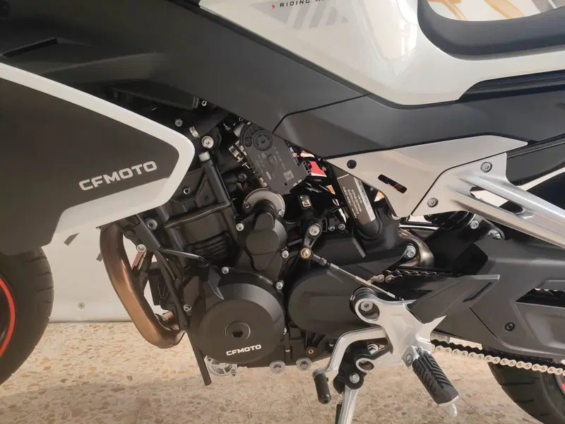 CFMOTO 800NK Advanced (2023 - 26) (6)