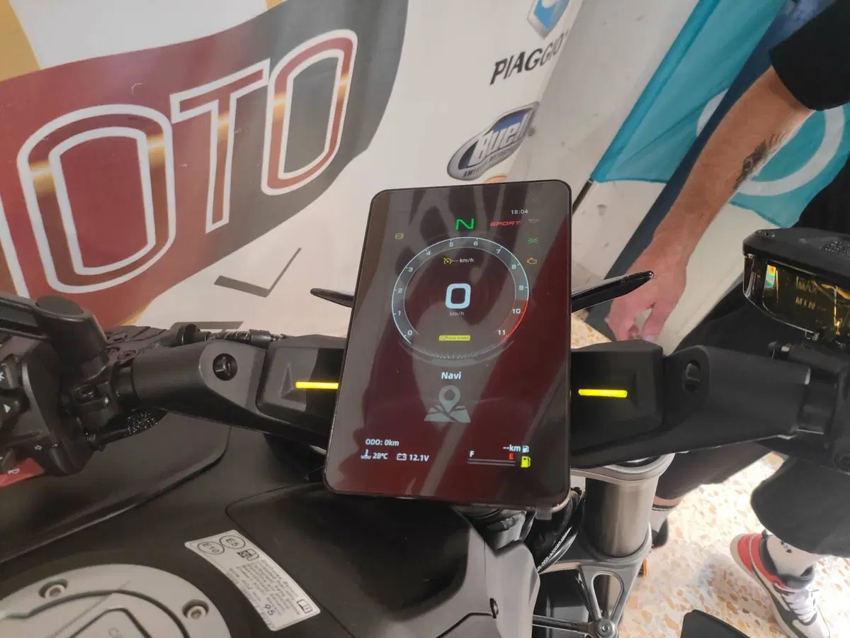 CFMOTO 800NK Advanced (2023 - 26) (8)