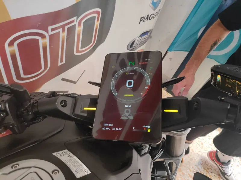 CFMOTO 800NK Advanced (2023 - 26) (8)