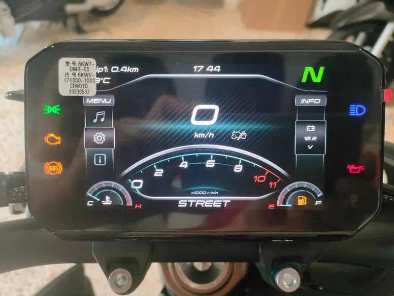 CFMOTO 800NK Sport (2023 - 26) (8)