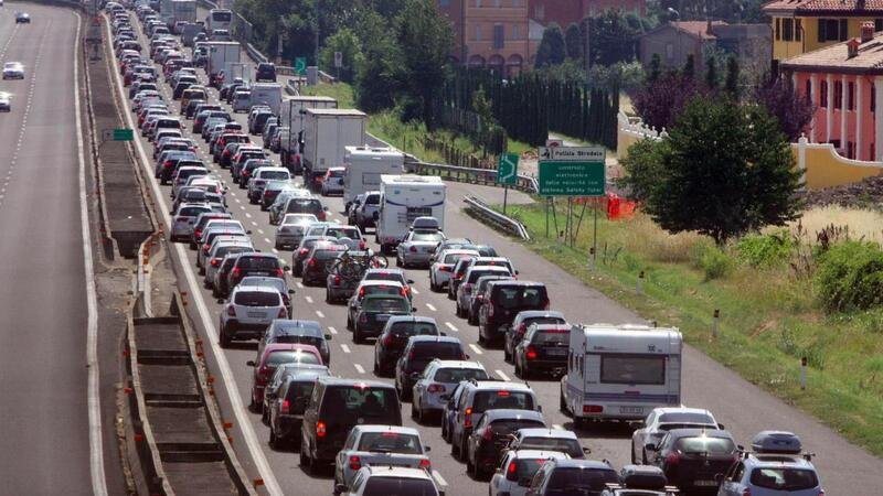 Esodo estivo: ecco i giorni pi&ugrave; critici per il traffico in Italia