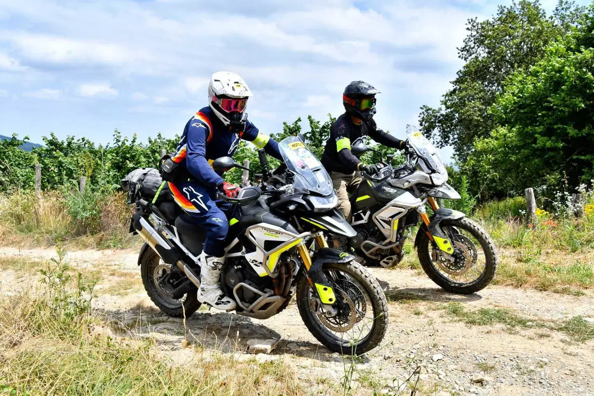 450 km di fuoristrada fino al mare con le Tiger Rally: ecco la HAT Pavia Sanremo 2023! (16)