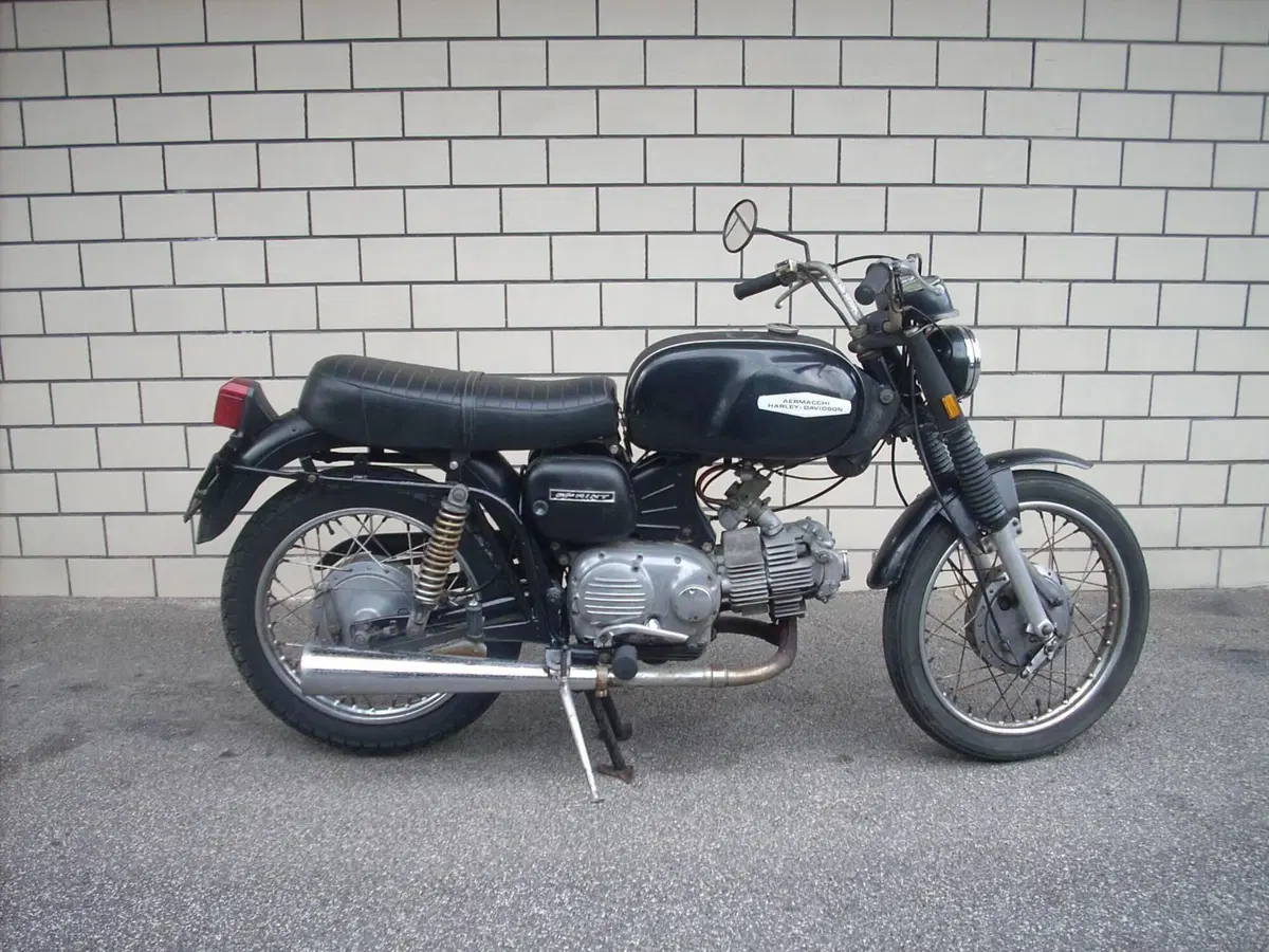 Aermacchi Harley-Davidson sprint (2)