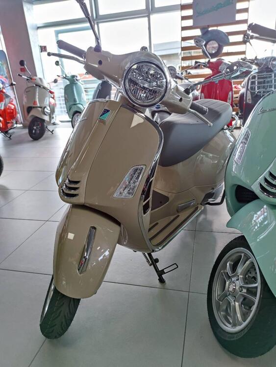 Vespa GTS 300 (2023 - 24) (2)