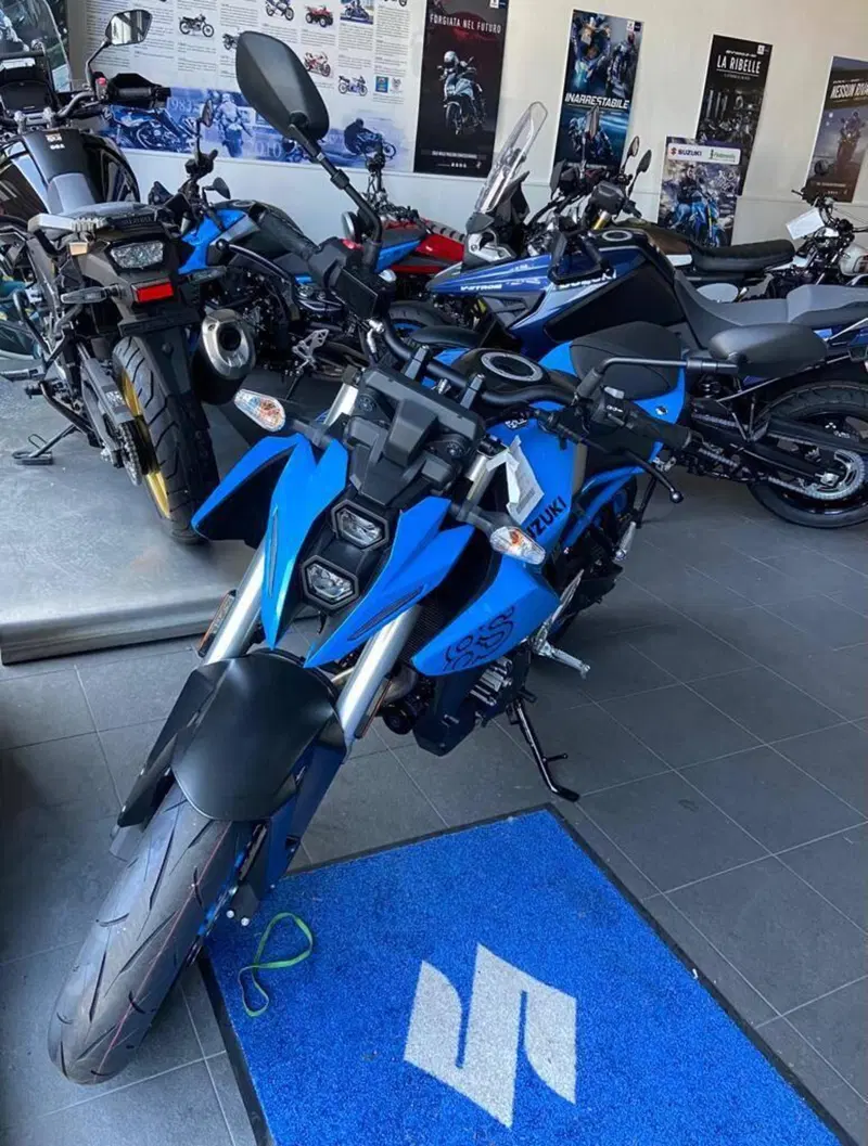 Suzuki GSX-8S (2023 - 24)