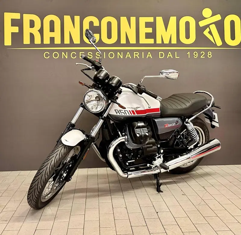 Moto Guzzi V7 Special (2025 - 26) (2)