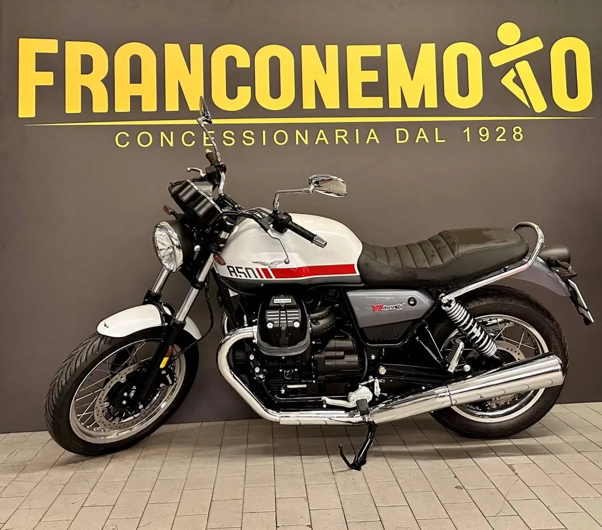 Moto Guzzi V7 Special (2025 - 26) (4)
