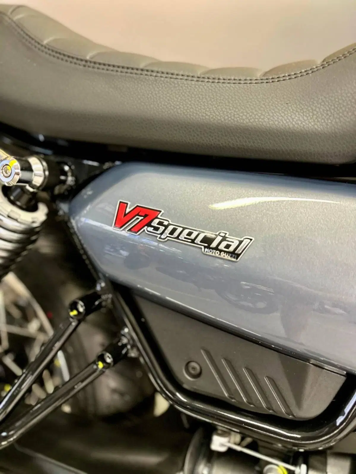 Moto Guzzi V7 Special (2025 - 26) (7)
