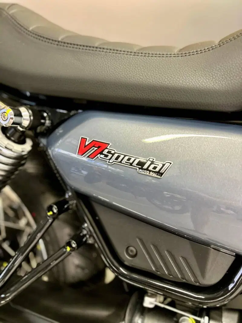 Moto Guzzi V7 Special (2025 - 26) (7)