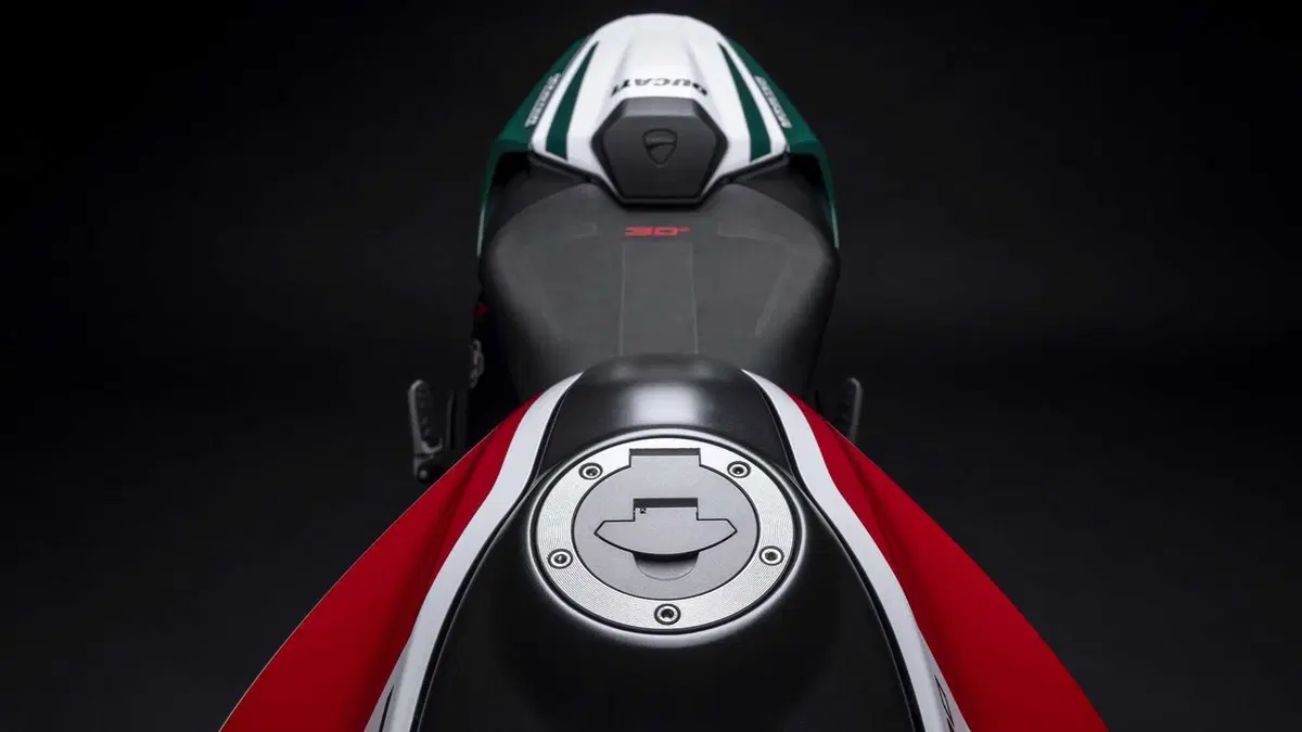 Monster 30° anniversario: è la prima novità Ducati 2024 (11)
