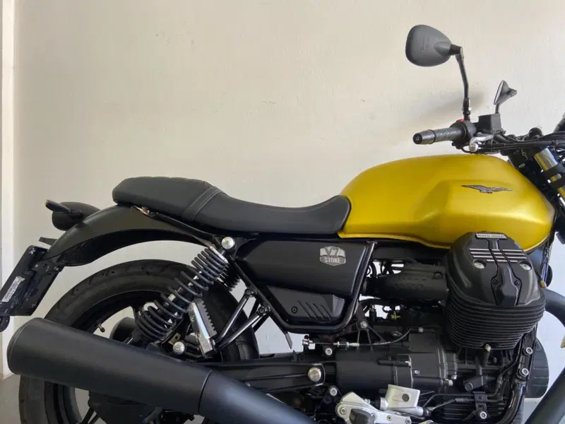 Moto Guzzi V7 Stone (2021 - 24) (8)