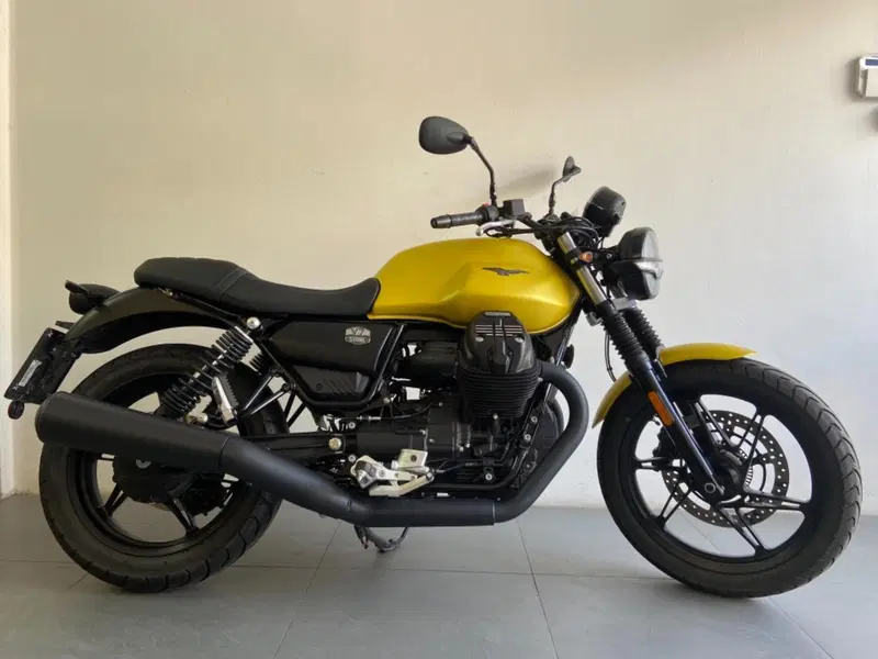 Moto Guzzi V7 Stone (2021 - 24)