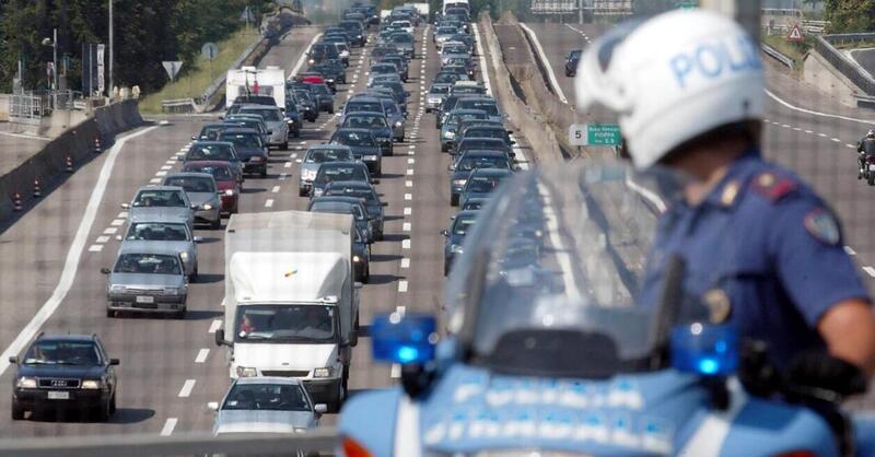 Esodo estivo. Il traffico del primo weekend di vacanze &egrave; da bollino rosso: ecco le autostrade interessate