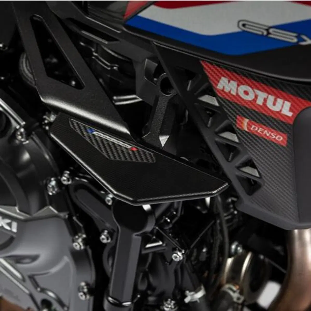 Suzuki France lancia la GSX-8S SERT (2)