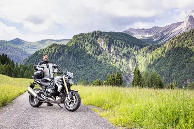 L'isola alpina di Sauris in sella alla BMW R 1250 R! [VIDEO] 