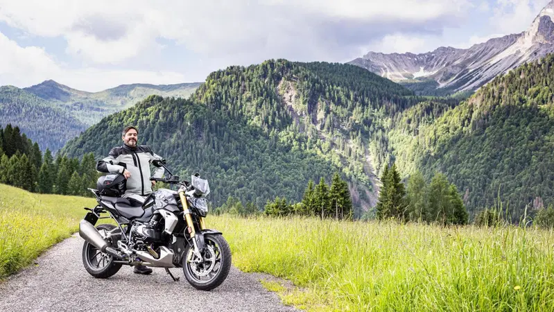 L'isola alpina di Sauris in sella alla BMW R 1250 R! [VIDEO] 