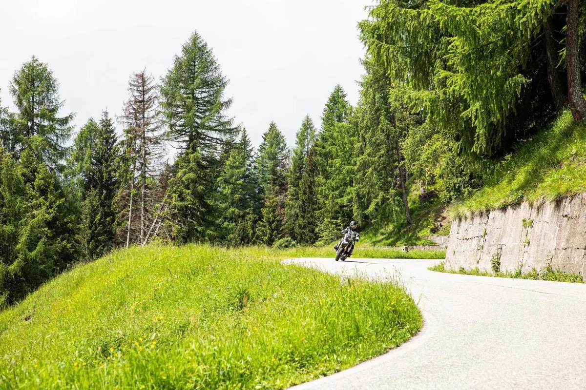 [VIDEO] L'isola alpina di Sauris in sella alla BMW R1250 R! (4)