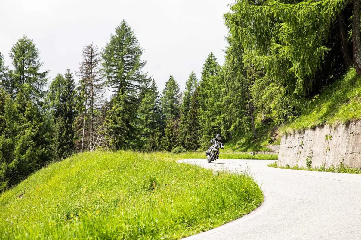 [VIDEO] L'isola alpina di Sauris in sella alla BMW R1250 R! (5)