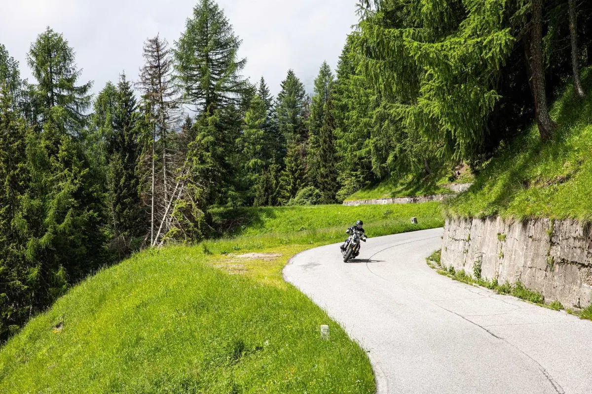 [VIDEO] L'isola alpina di Sauris in sella alla BMW R1250 R! (9)