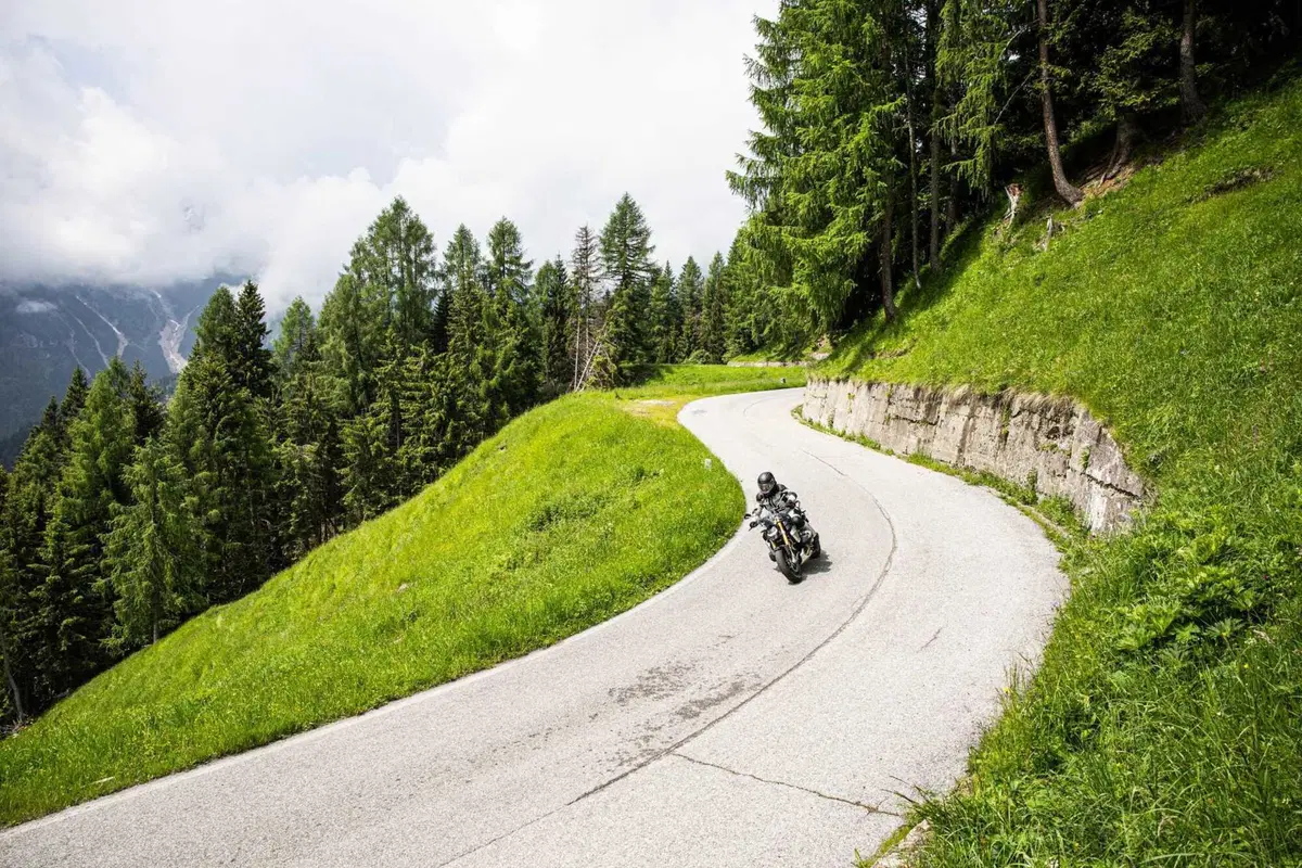 [VIDEO] L'isola alpina di Sauris in sella alla BMW R1250 R! (10)