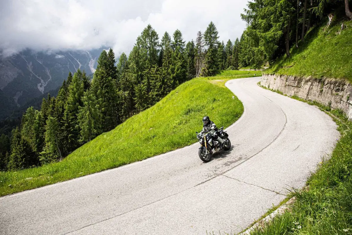[VIDEO] L'isola alpina di Sauris in sella alla BMW R1250 R! (11)