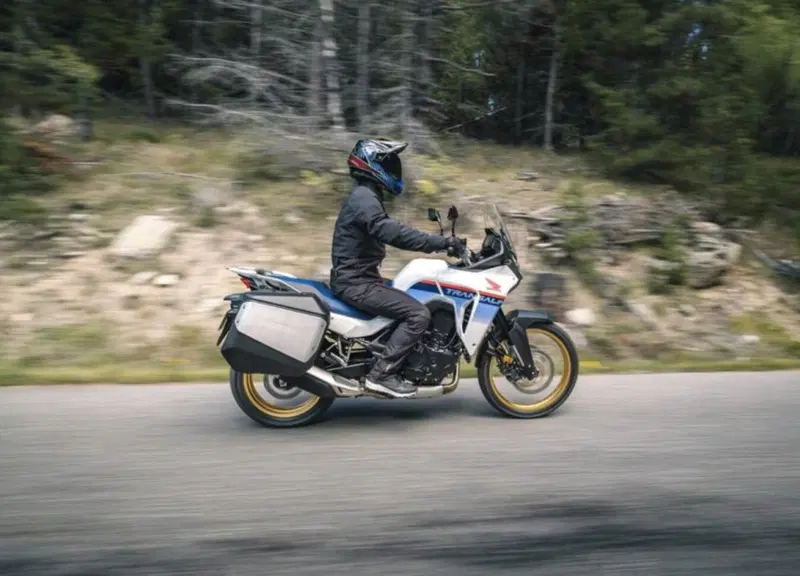 #ioalgpvadoinmoto. Honda XL750 Transalp: “La tuttofare che si guida con due dita…”