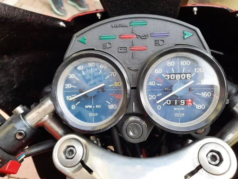 Moto Guzzi v35 Imola (2)
