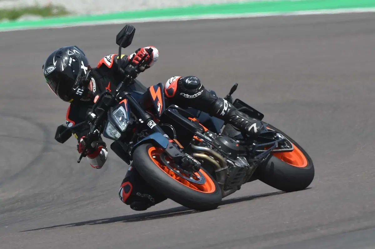 Tre fun bike nude e divertenti