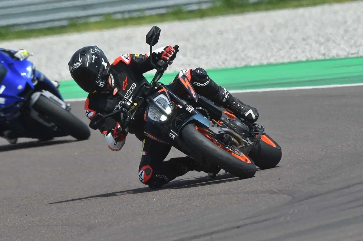 Tre fun bike nude e divertenti (4)