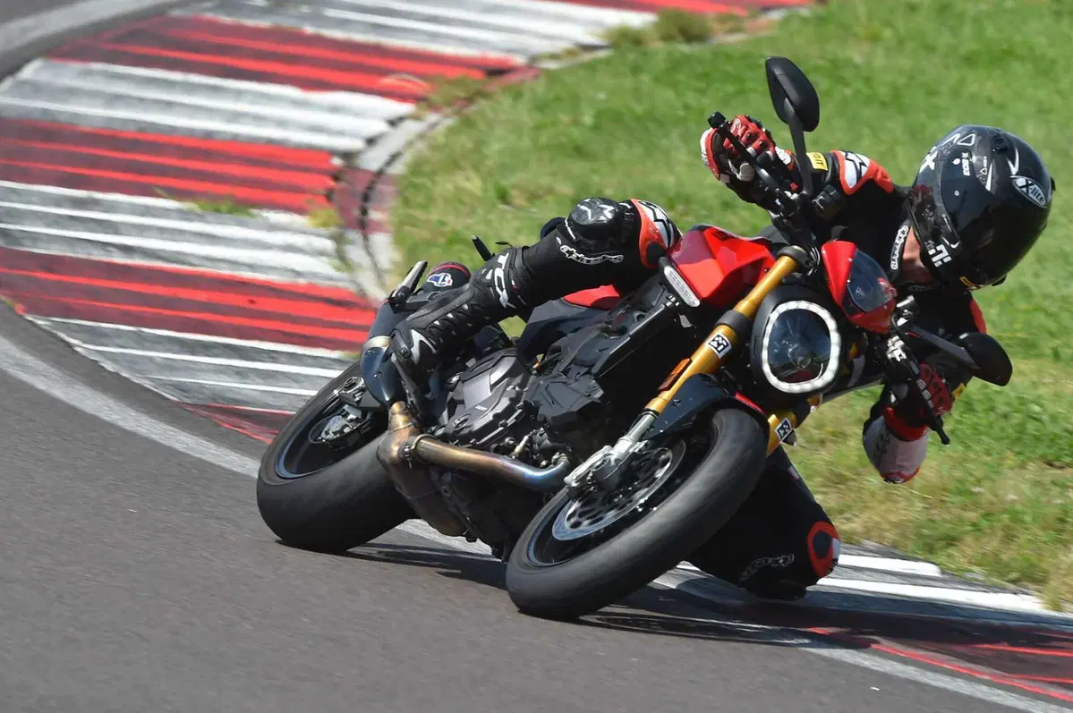 Tre fun bike nude e divertenti (6)