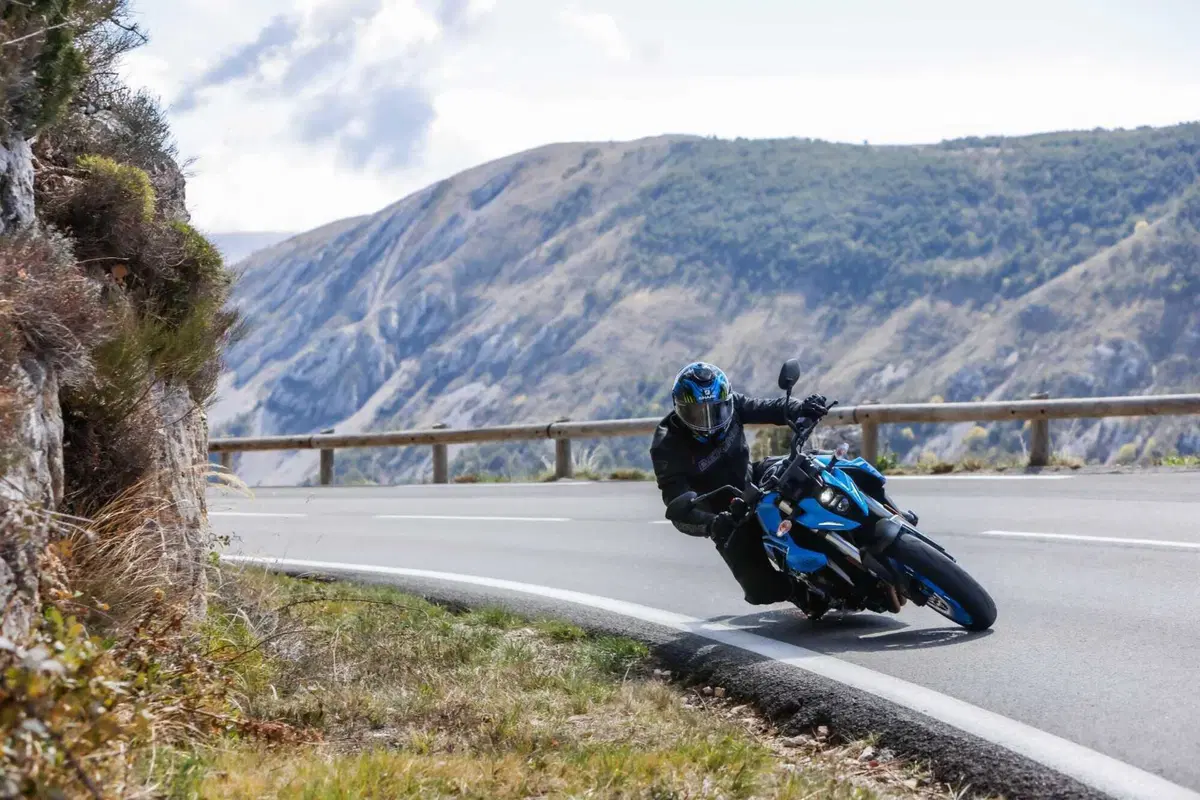 [VIDEO] Ecco di cos'è capace la Suzuki GSX-8S  (3)