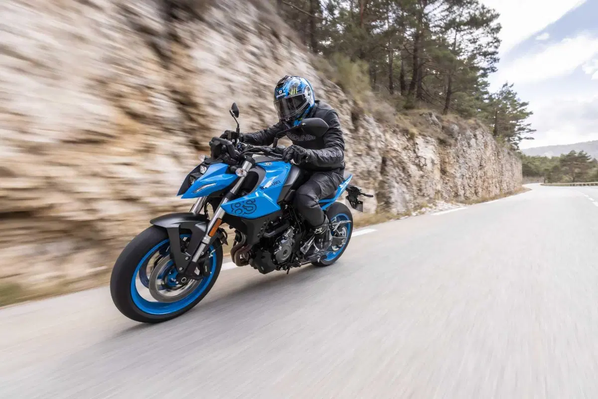 [VIDEO] Ecco di cos'è capace la Suzuki GSX-8S  (4)