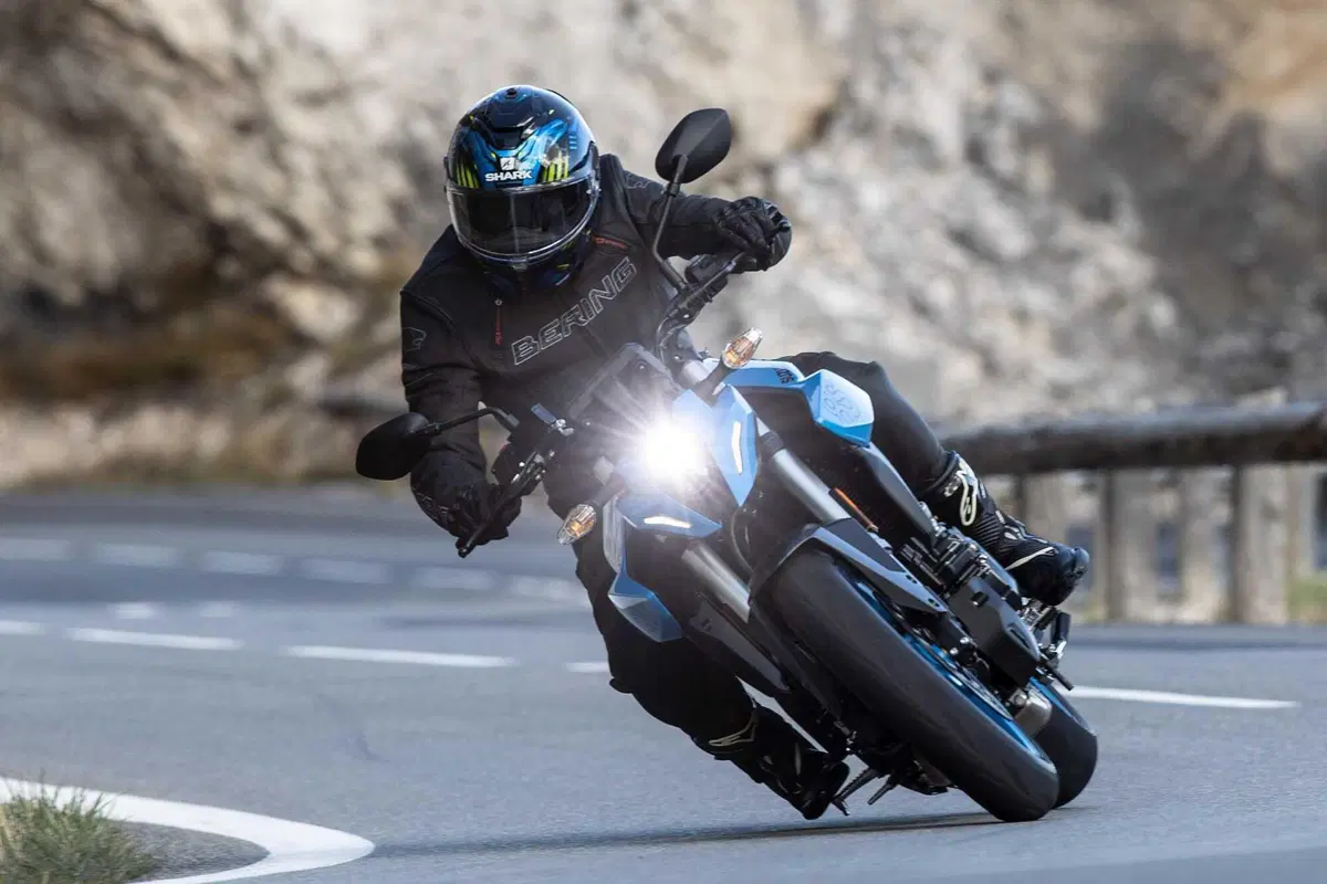 [VIDEO] Ecco di cos'è capace la Suzuki GSX-8S  (5)