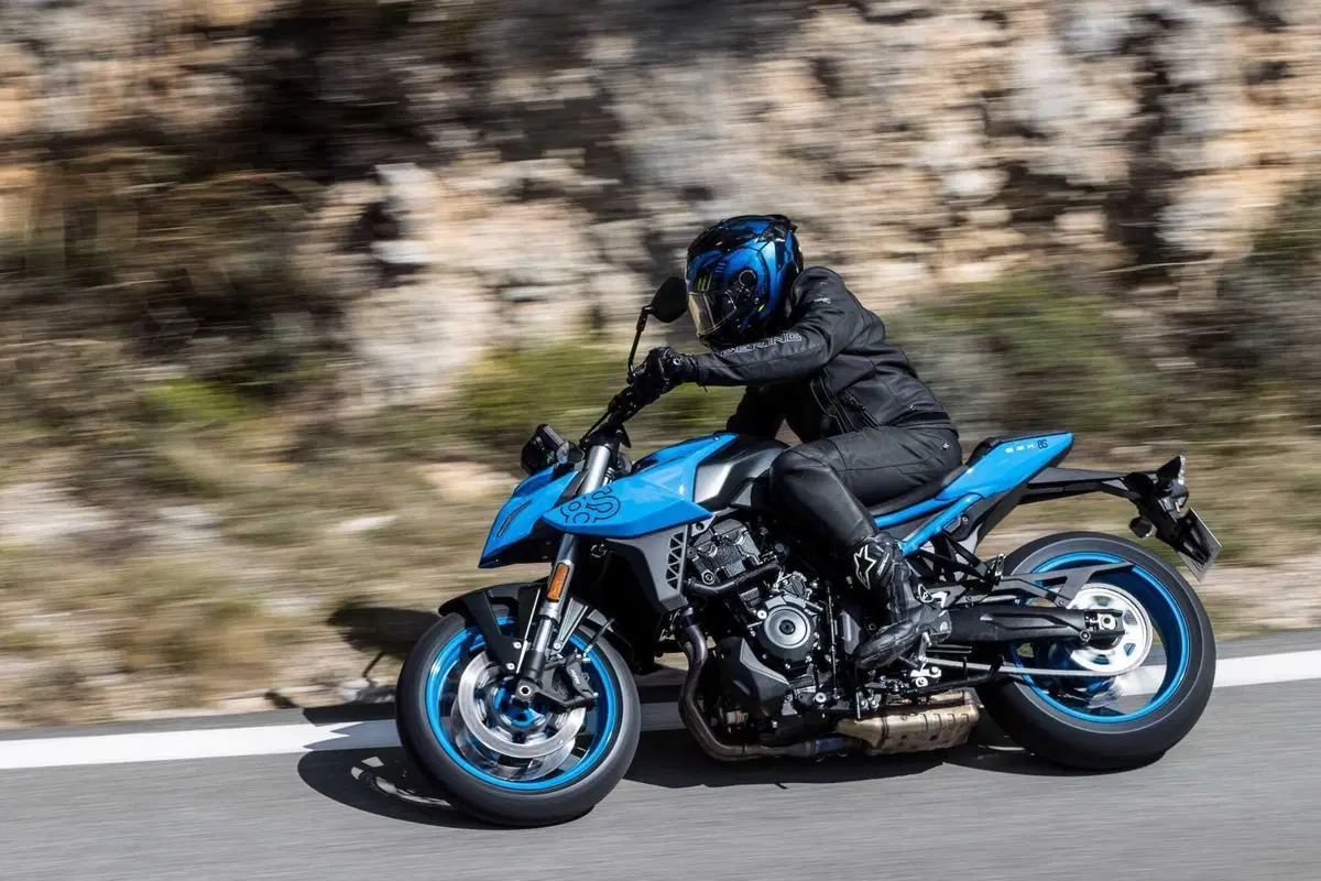 [VIDEO] Ecco di cos'è capace la Suzuki GSX-8S  (6)