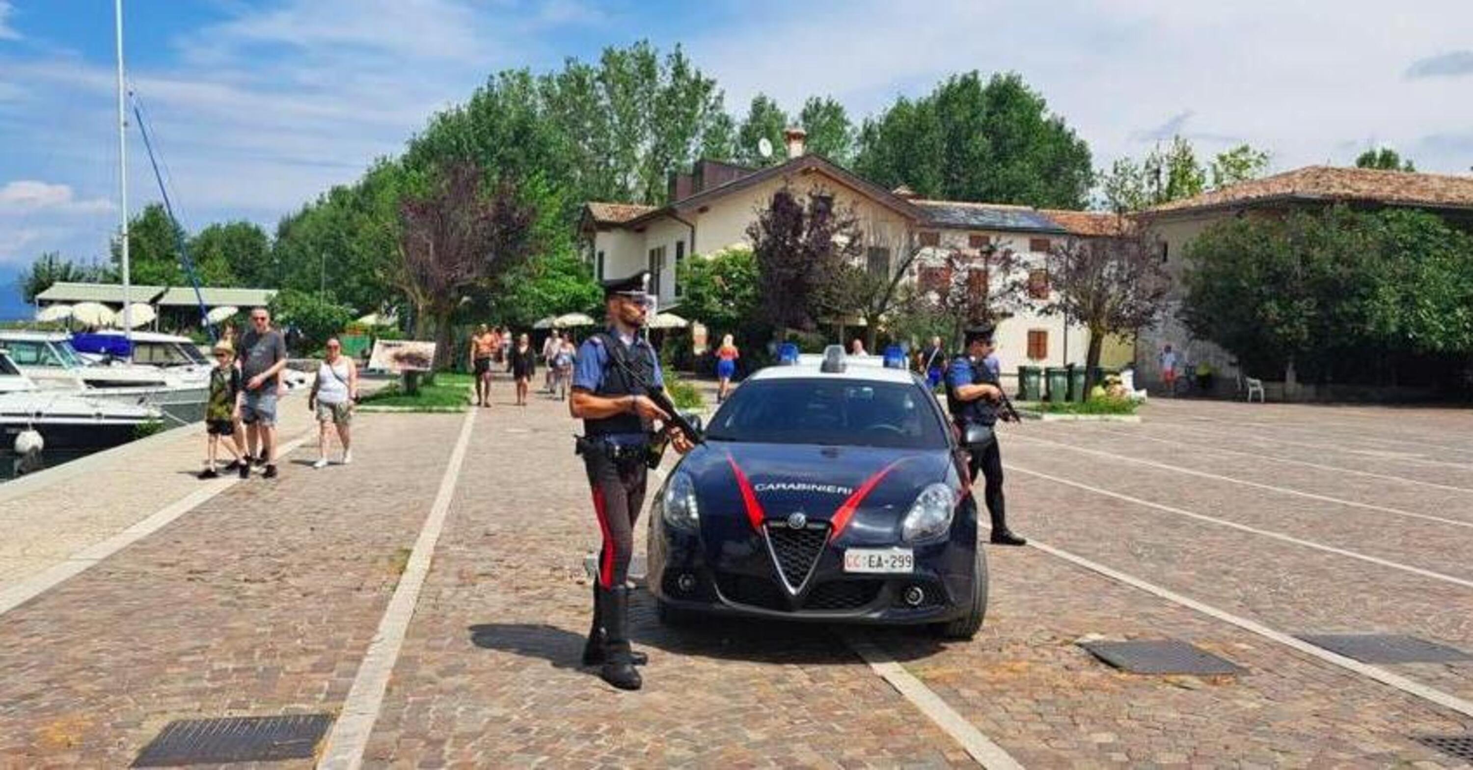 Peschiera del Garda. 15enne scappa in moto dai carabinieri guidando senza patente: ma le infrazioni non finiscono qui