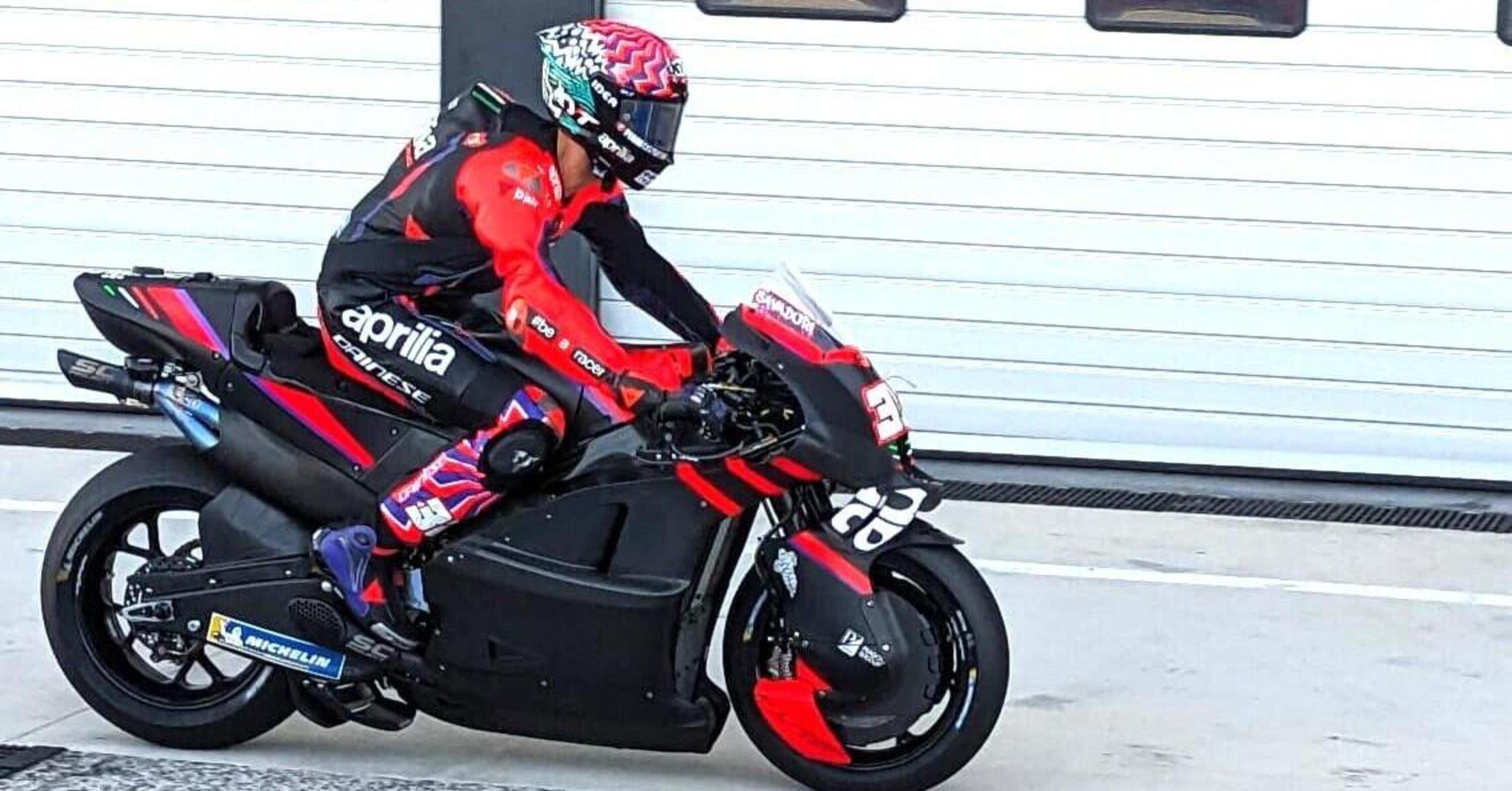 MotoGP 2023. L&#039;ultima dell&#039;Aprilia: il telaio in carbonio! Lo sta provando Lorenzo Savadori