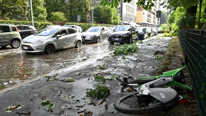 Maltempo. Allerta meteo arancione e gialla da Nord a Sud: situazione critica a Milano
