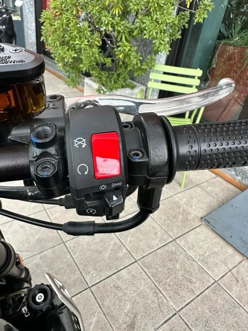Brixton Motorcycles Crossfire 500 X (2021 - 26) (5)