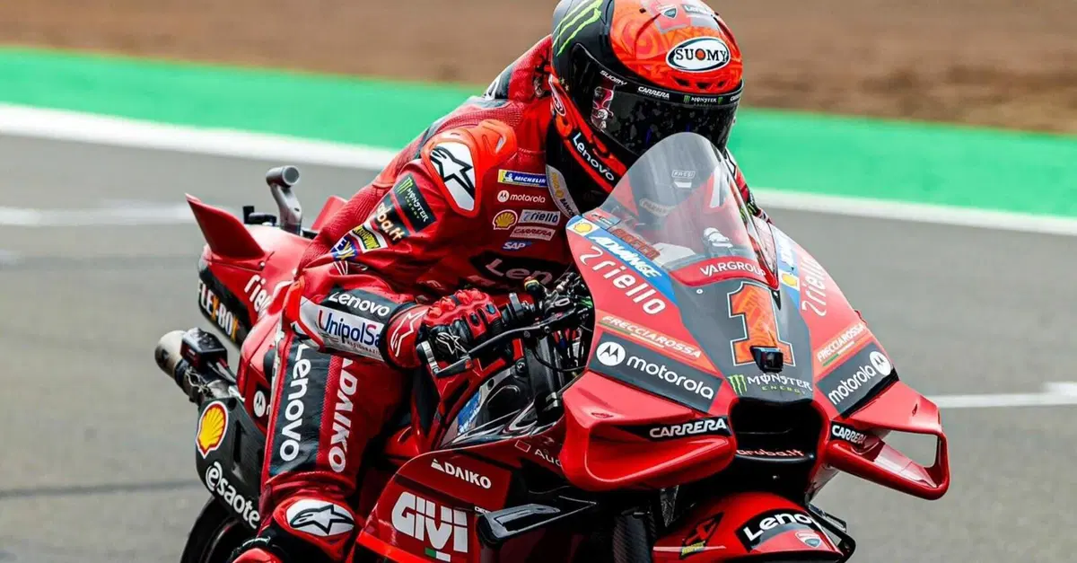 MotoGP 2023. GP della Gran Bretagna a Silverstone. Pecco Bagnaia: "Aleix Espargaro e Maverick Vinales hanno fatto tre time attack, dando per scontato che domani piova" [VIDEO]